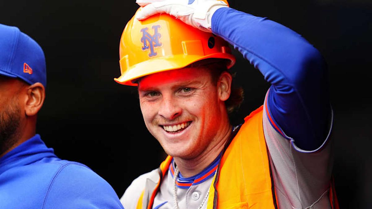  New York Mets center fielder Carson Benge (3) celebrates his solo home run in the sixth inning against the Colorado Rockies at Coors Field. | Ron Chenoy-Imagn Images 