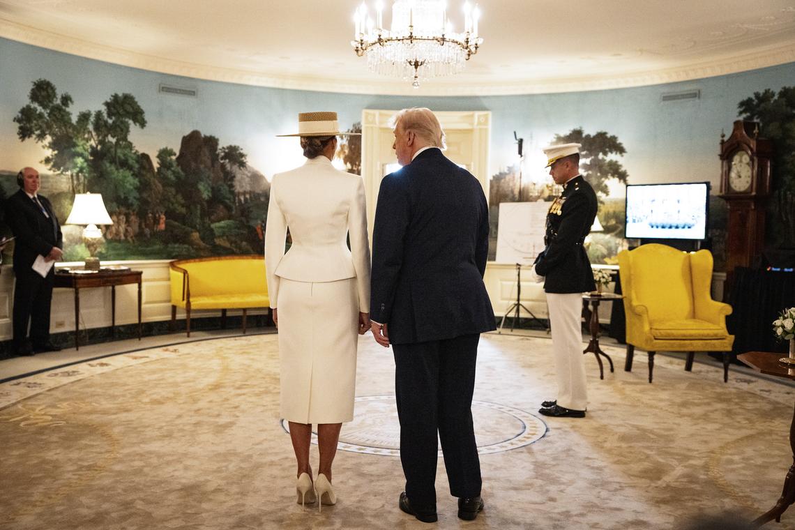 First lady Melania Trump and President Donald Trump wait to greet King Charles III and Queen Camilla during an arrival ceremony on the South Lawn of the White House in Washington, on Tuesday, April 28, 2026. (Haiyun Jiang/The New York Times)