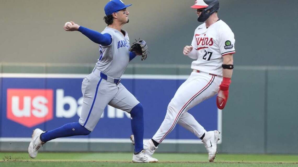 Royce Lewis' 2-run triple gives Twins walk-off win over Royals 