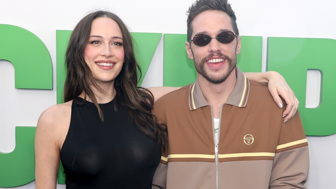 Elsie Hewitt Shouts Out 'Baby Daddy' Pete Davidson for Getting Concert Tickets 