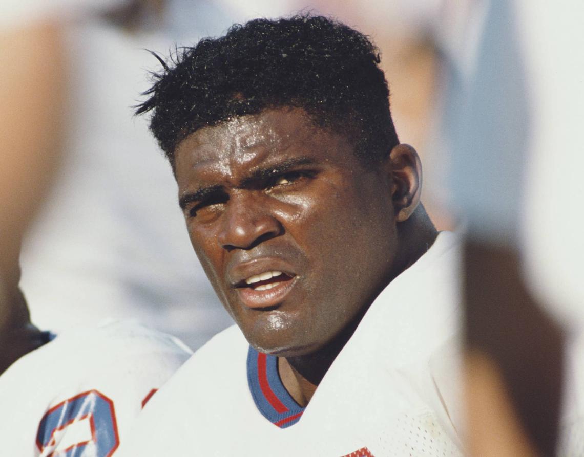  Lawrence Taylor #56, Linebacker the New York Giants during the National Football Conference West game against the Los Angeles Rams on 12 November1989 at the Anaheim Stadium, Anaheim, California, United States. The Rams won the game 31 - 10. (Photo by Mike Powell/Allsport/Getty Images) 