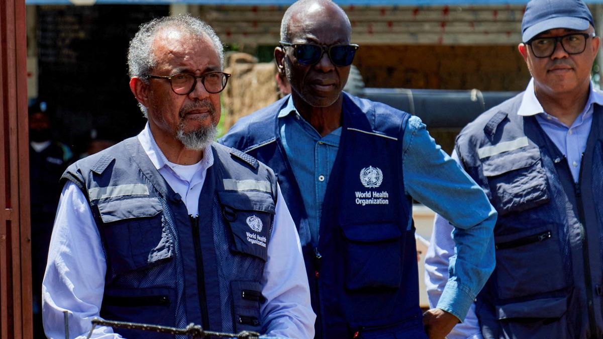 Director-General of the World Health Organisation (WHO) Tedros Adhanom Ghebreyesus tours the Evangelical Medical Center (CEM), one of the facilities at the forefront of the response to the Ebola outbreak during his visit to coordinate the response to the Ebola outbreak, as agencies intensify efforts to contain a new Ebola outbreak caused by the Bundibugyo virus strain, in Bunia, Ituri province, Democratic Republic of Congo, May 31, 2026. REUTERS/Gradel Muyisa Mumbere