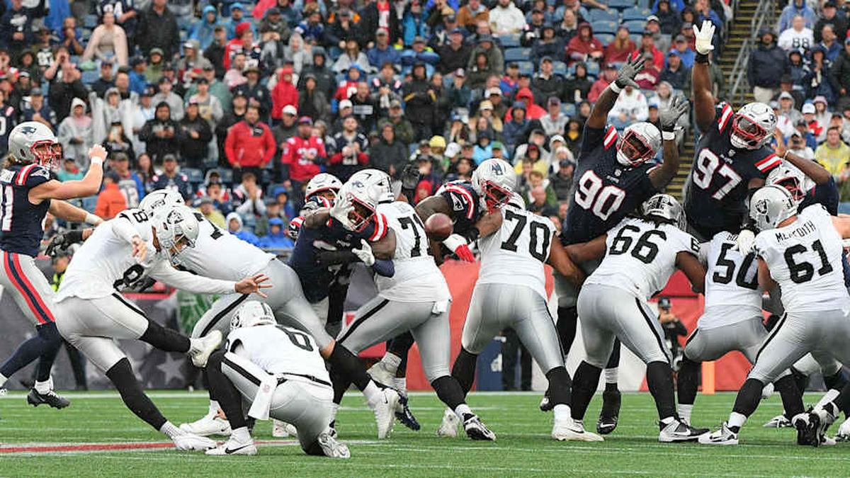  Sep 7, 2025; Foxborough, Massachusetts, USA; Las Vegas Raiders place kicker Daniel Carlson (8) kicks a field goal against the New England Patriots during the second half at Gillette Stadium. Mandatory Credit: Bob DeChiara-Imagn Images | Bob DeChiara-Imagn Images 