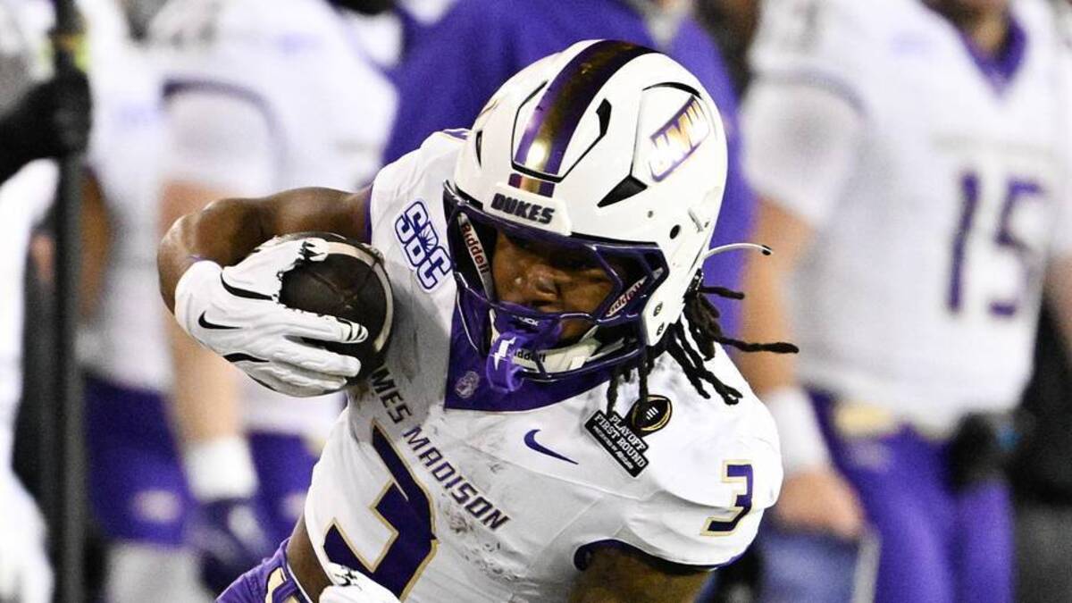  Dec 20, 2025; Eugene, OR, USA; James Madison Dukes running back Wayne Knight (3) rushes during the second quarter against the Oregon Ducks at Autzen Stadium. Mandatory Credit: Troy Wayrynen-Imagn Images | Troy Wayrynen-Imagn Images 