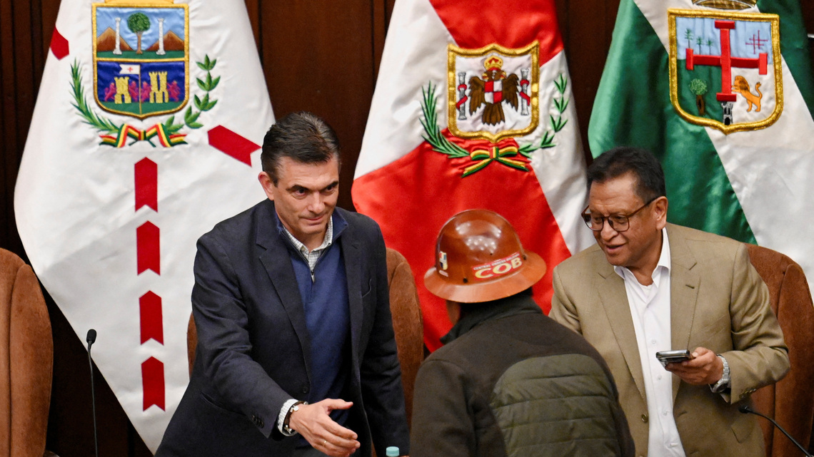 Bolivia signs deal with COB labor union after 50 days of anti-gov't protests 