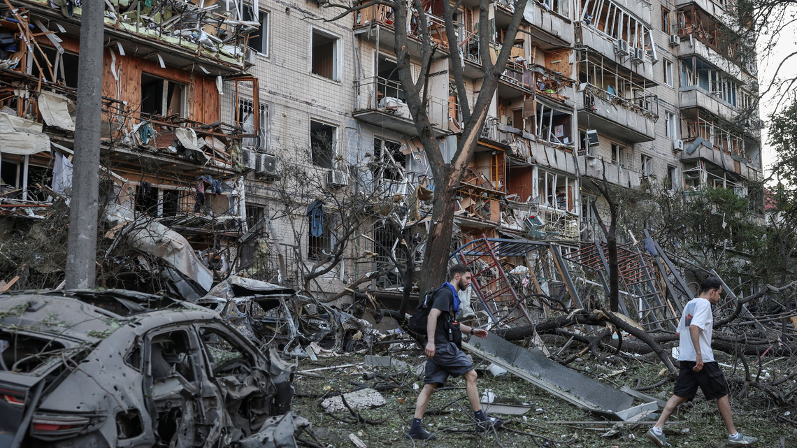 Russian air strikes kill 10, injure more than 50 in Ukraine's Kyiv 