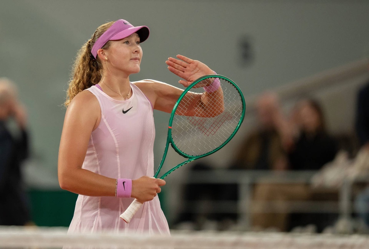  Jun 2, 2026; Paris, France; Mirra Andreeva celebrates winning her match against Sorana Cirstea of Romania on day 10 at Stade Roland Garros. Mandatory Credit: Susan Mullane-Imagn Images 