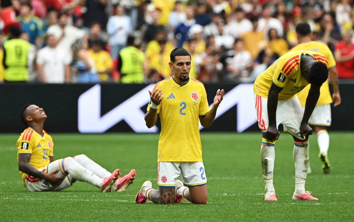  Colombia's Jaminton Campaz, Daniel Munoz and Davinson Sanchez react after the penalty shootout as Colombia are eliminated from the World Cup. © Simon Fearn-Imagn Images