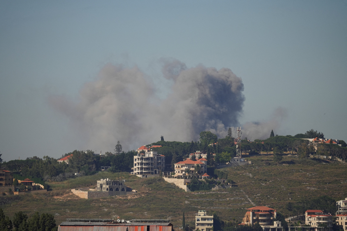Smoke billows from southern Lebanon following an Israeli strike, as seen from Nabatieh, Lebanon, June 5, 2026. REUTERS/Stringer