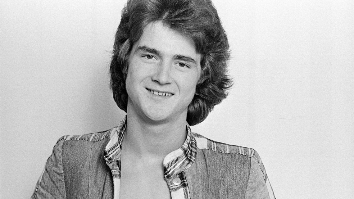1977 Rock Ballad, With 21-Year-Old Singer, Became a Motivational Hit 