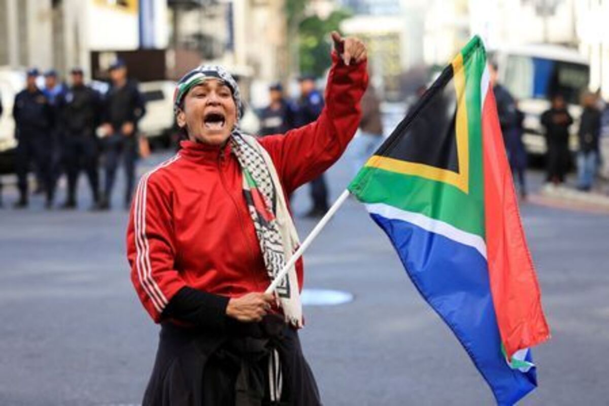 An anti-immigrant protester reacts during a march on the day of an unofficial deadline set by anti-immigrant groups for all undocumented migrants to leave, in Cape Town, South Africa, June 30, 2026. REUTERS/Esa Alexander