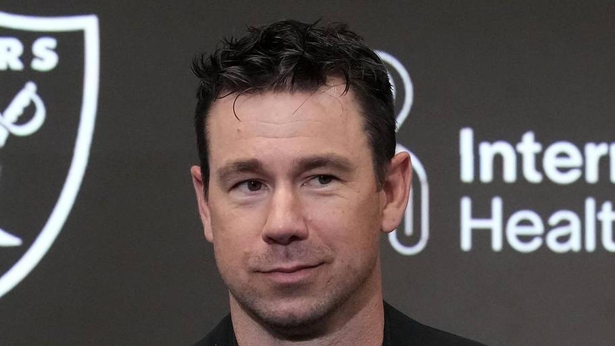  Apr 24, 2026; Henderson, NV, USA; Las Vegas Raiders coach Klint Kubiak at press conference at Intermountain Health Performance Center. Mandatory Credit: Kirby Lee-Imagn Images | Kirby Lee-Imagn Images 