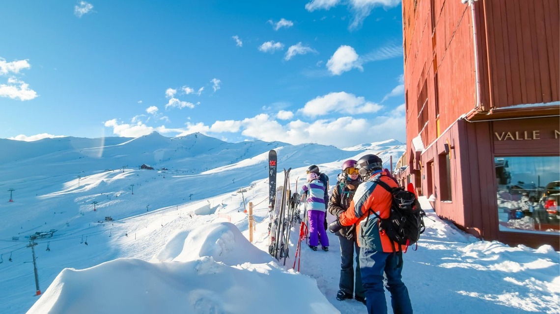 17 Feet of Snow With No End In Sight: Chilean Ski Resort Extends Season Into October 