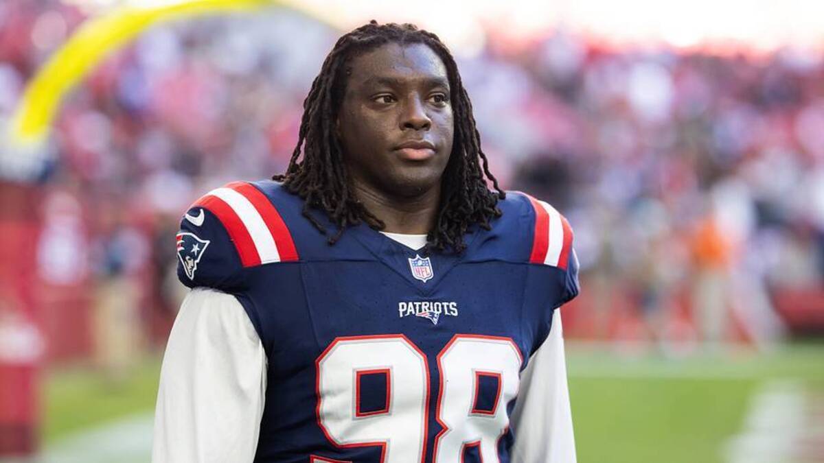  Dec 15, 2024; Glendale, Arizona, USA; New England Patriots defensive tackle Jeremiah Pharms Jr. (98) against the Arizona Cardinals at State Farm Stadium. Mandatory Credit: Mark J. Rebilas-Imagn Images | Mark J. Rebilas-Imagn Images 
