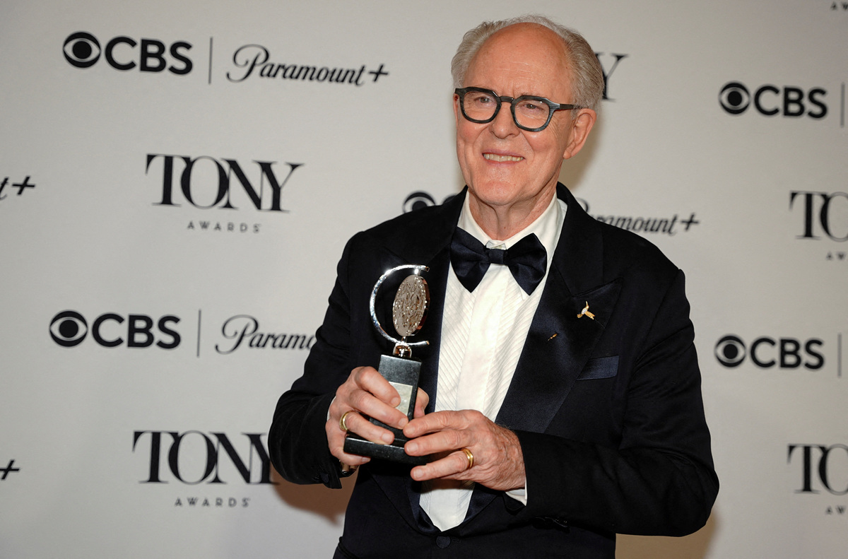 John Lithgow poses with the Best Performance by an Actor in a Leading Role in a Play award for Giant during the 79th Annual Tony Awards in New York City, U.S., June 7, 2026. REUTERS/Angelina Katsanis