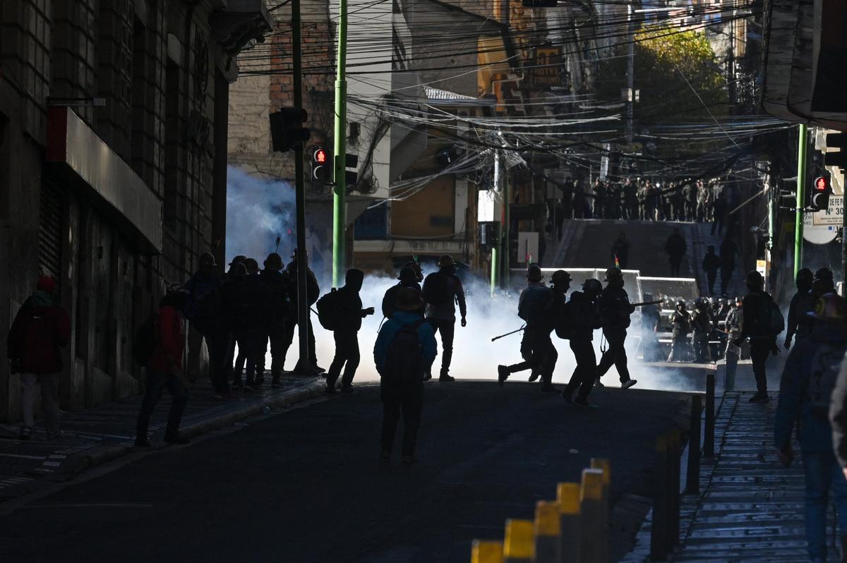 Demonstrators from mining unions face police forces as they protest against President Rodrigo Paz's government amid an ongoing economic and fuel crisis, in La Paz, Bolivia, May 14, 2026. REUTERS/Claudia Morales