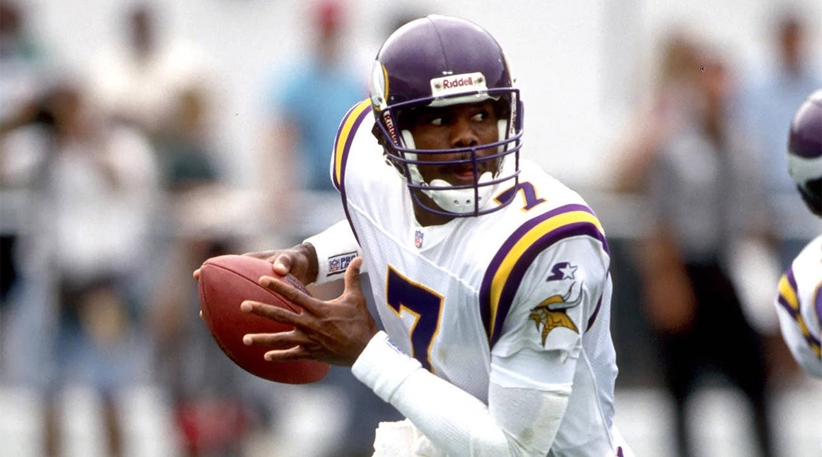  Randall Cunningham in action for the Minnesota Vikings in 1997. (7) in action against the Seattle Seahawks during the 1997. (US PRESSWIRE)