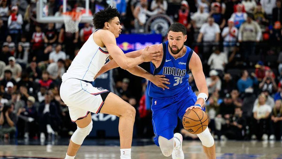 Apr 7, 2026; Inglewood, California, USA; Dallas Mavericks guard Klay Thompson (31) drives the ball while under pressure from Los Angeles Clippers guard Kobe Sanders (4) during the second half at Intuit Dome. Mandatory Credit: William Liang-Imagn Images | William Liang-Imagn Images 