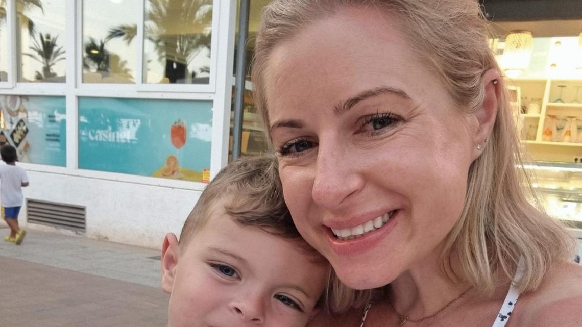 Cindy Hemms and her five-year-old son Teddy. (Cindy Hemms via SWNS). 