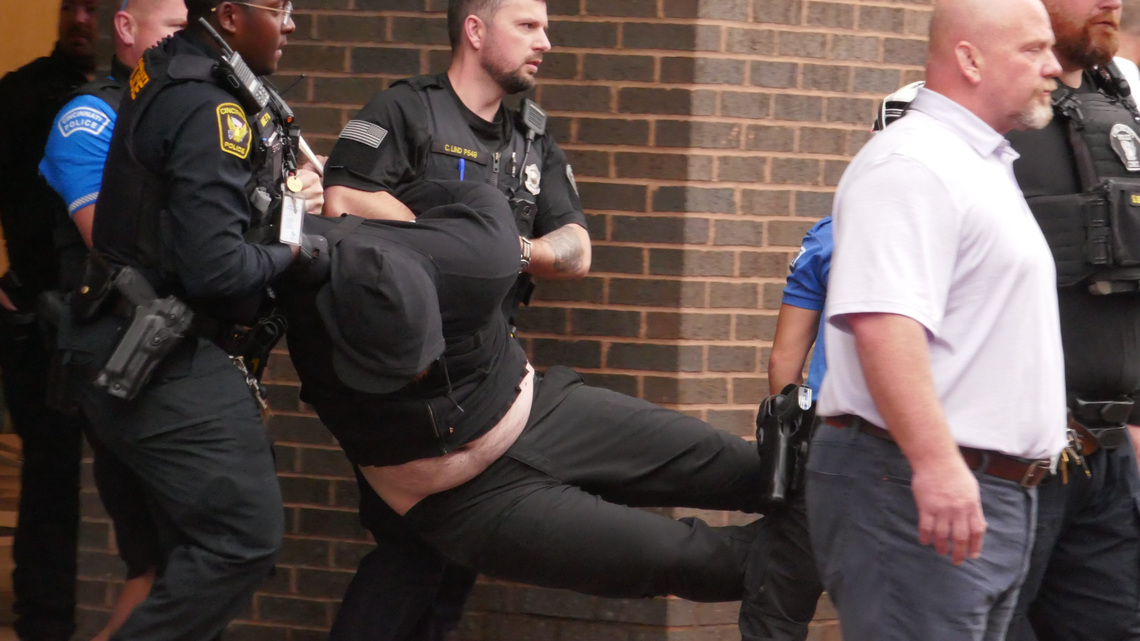 9 people arrested after Kroger protest, none from Cincinnati 