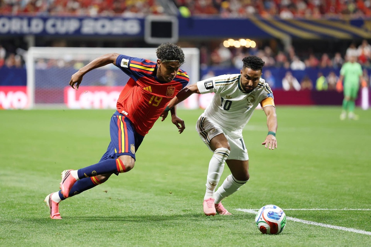 Lamine Yamal #19 of Spain and Salem Aldawsari #10 of Saudi Arabia compete for the ball during the FIFA World Cup 2026 Group H match between Spain and Saudi Arabia at Atlanta Stadium on June 21, 2026 in Atlanta, Georgia. (Photo by Justin Setterfield/Getty Images) Photo by Justin Setterfield/Getty Images