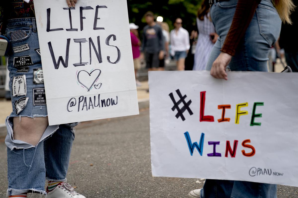  Anti-abortion demonstrators protest outside the U.S. Supreme Court in Washington, D.C., on June 27, 2022. 