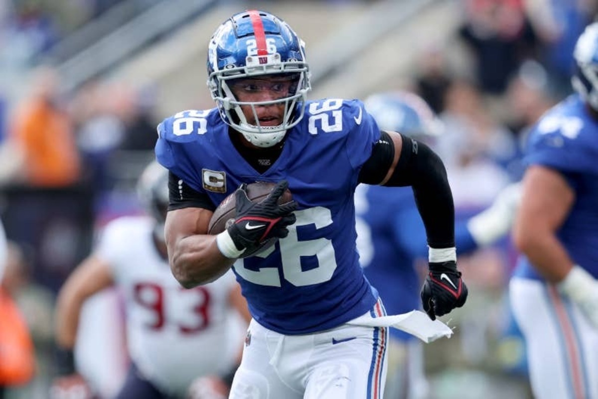  Former New York Giants running back Saquon Barkley rushes with the ball. © Brad Penner-USA TODAY Sports