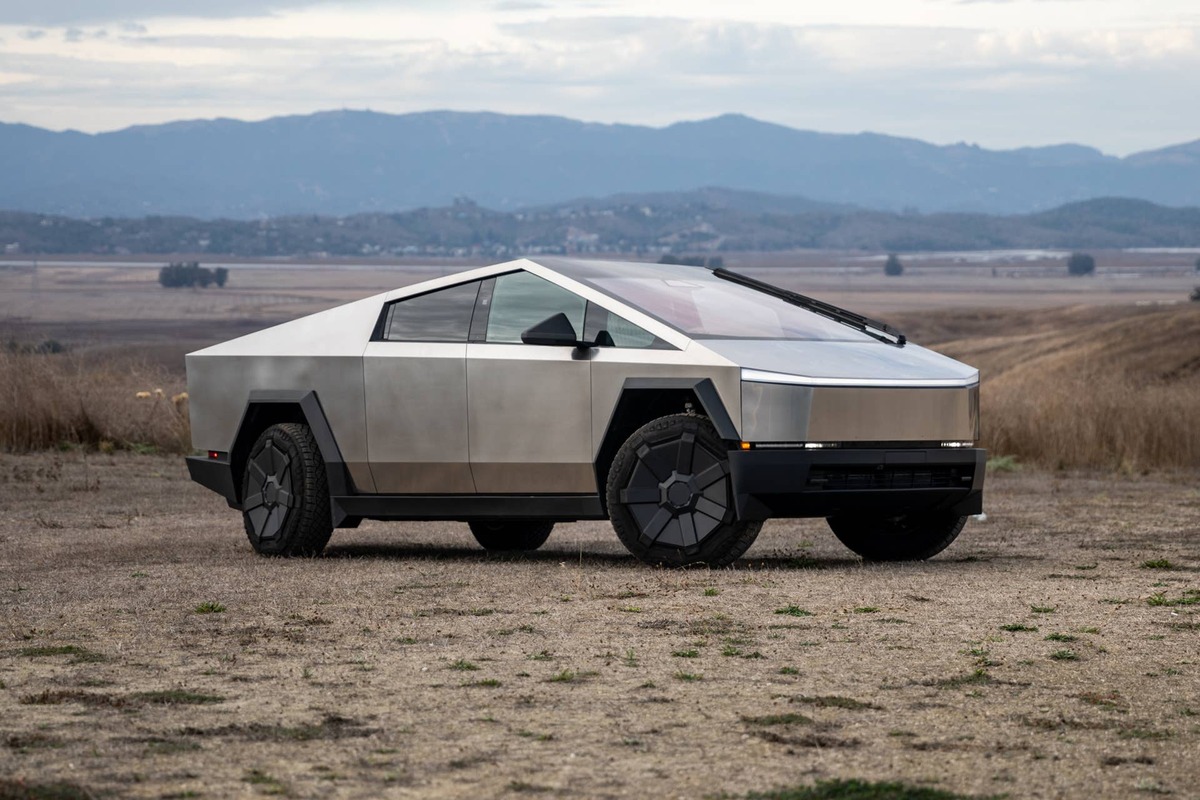  2026 Tesla Cybertruck Tesla
