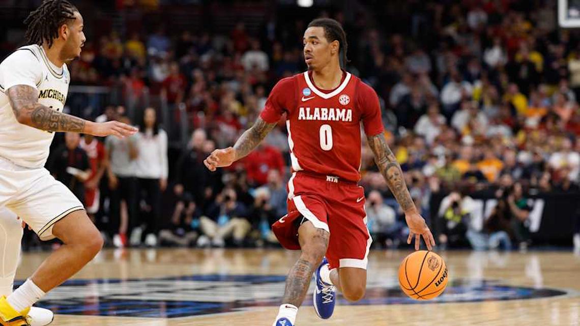  Mar 27, 2026; Chicago, IL, USA; Alabama Crimson Tide guard Labaron Philon Jr. (0) looks to pass during the first half against the Michigan Wolverines during a Sweet Sixteen game of the Midwest Regional of the men's 2026 NCAA Tournament at United Center. Mandatory Credit: Kamil Krzaczynski-Imagn Images | Kamil Krzaczynski-Imagn Images 