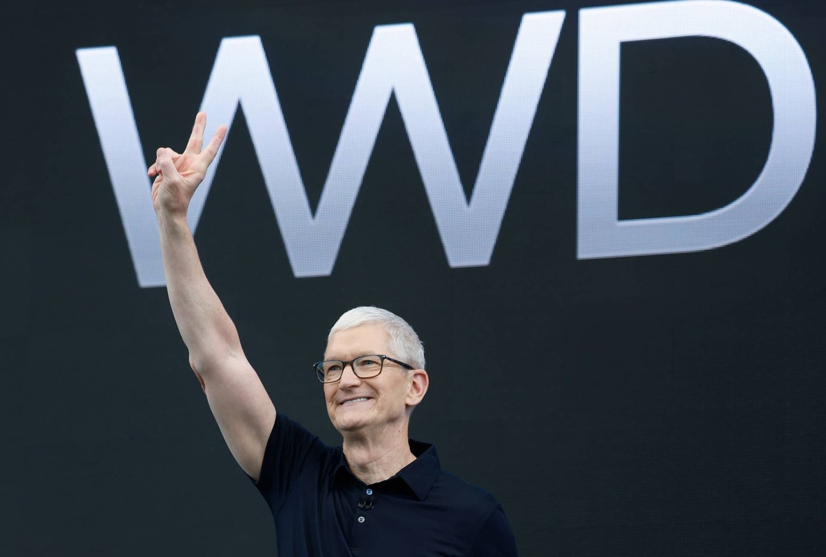  Morgan Stanley raised its Apple price target after WWDC showed progress on Apple Intelligence and Siri. 