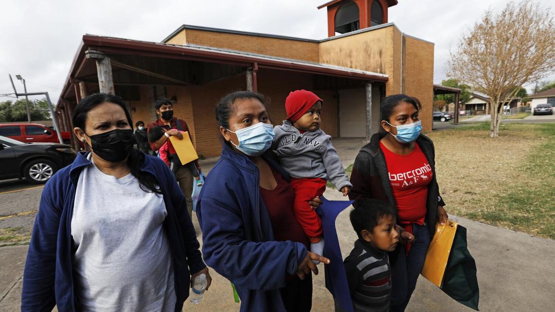 Divided Supreme Court weighs the right to seek asylum at the southern border 