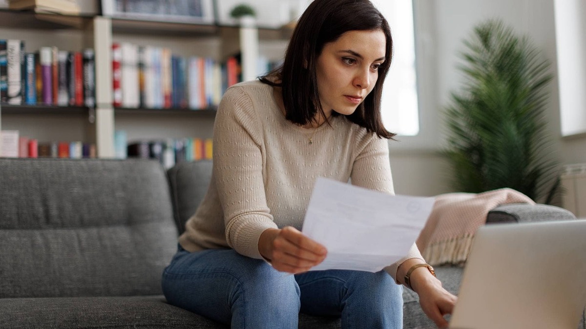  New federal student loan repayment plans take effect as SAVE borrowers face a deadline to choose between income-based and fixed-payment options. 