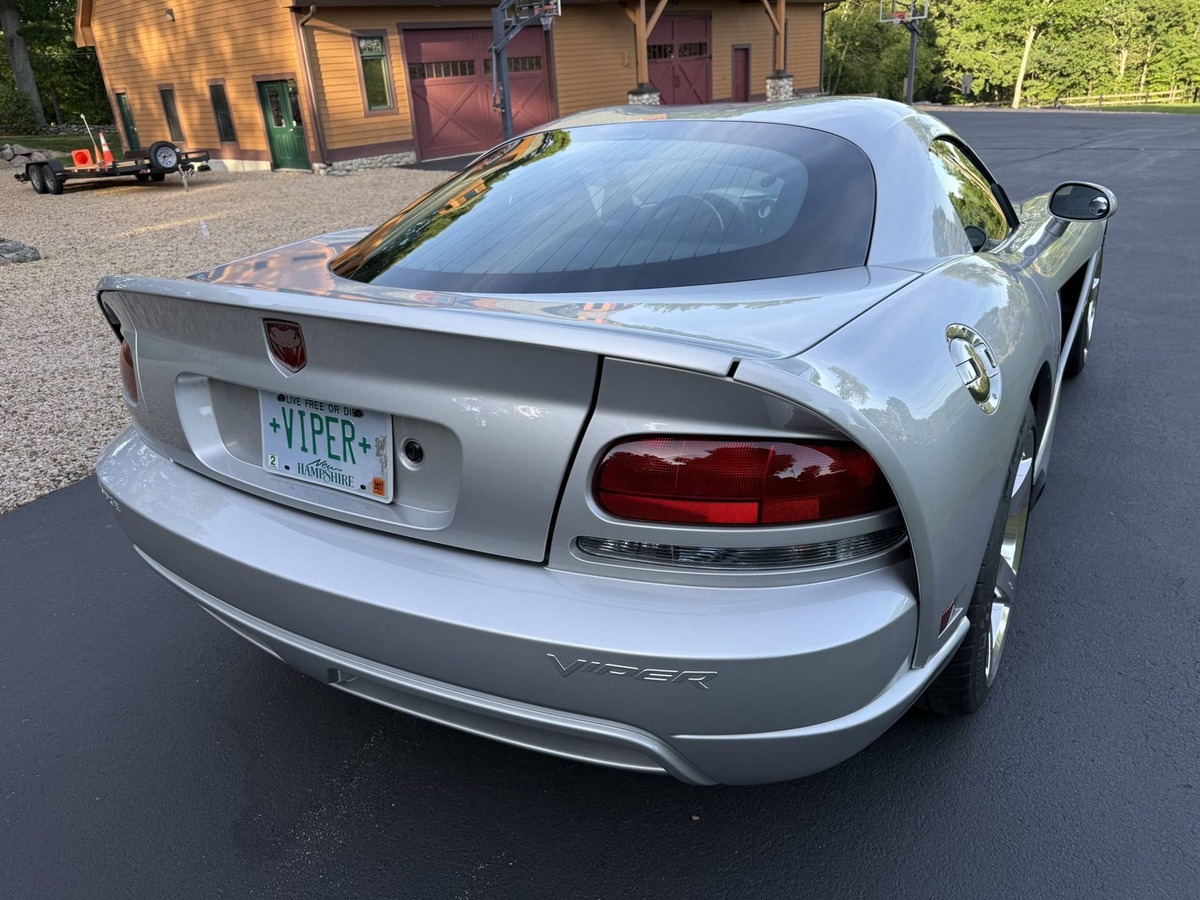  2010 Dodge Viper SRT-10