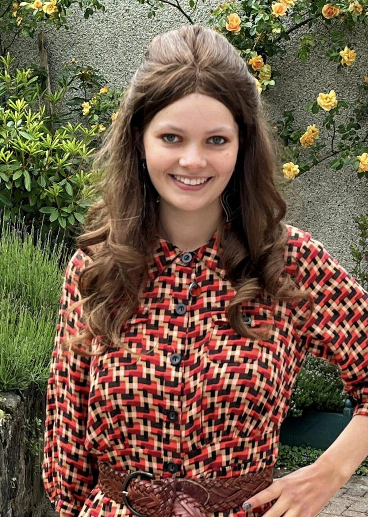 Cara, 18, bravely underwent chemotherapy and radiotherapy but her condition deteriorated over the next year. (Graham Hood via SWNS) 