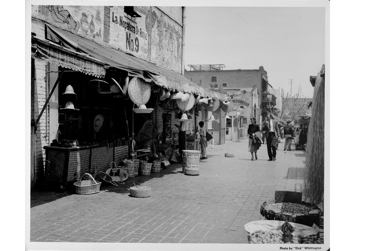  Olvera Street, Los Angeles, California, early to mid twentieth century. 