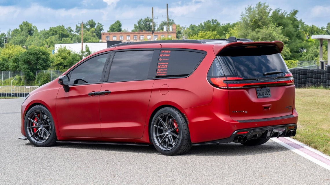 Chrysler Built the Performance Pacifica We Wish It Would Sell 