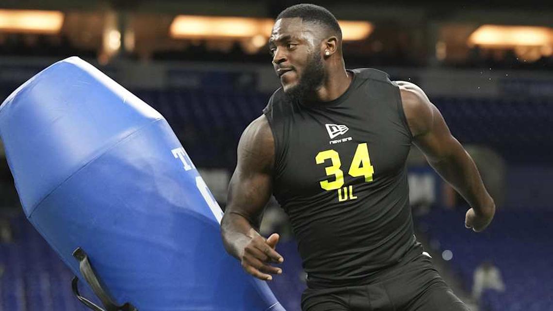  Feb 26, 2026; Indianapolis, IN, USA; Auburn defensive lineman Keyron Crawford (DL34) during the NFL Scouting Combine at Lucas Oil Stadium. Mandatory Credit: Kirby Lee-Imagn Images | Kirby Lee-Imagn Images 