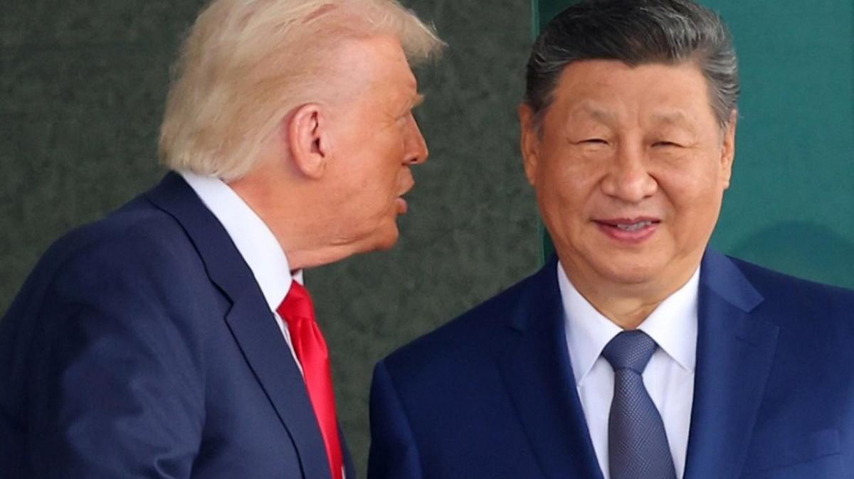 US President Donald Trump (L) and Chinese President Xi Jinping shake hands following their meeting at the Naraemaru reception hall inside an Air Force base in Busan, South Korea. Photo by YONHAP / EPA