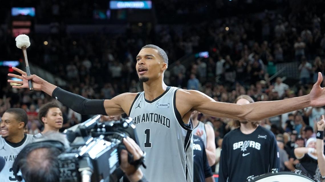 Spurs look to extend winning streak while hosting hapless Pacers 