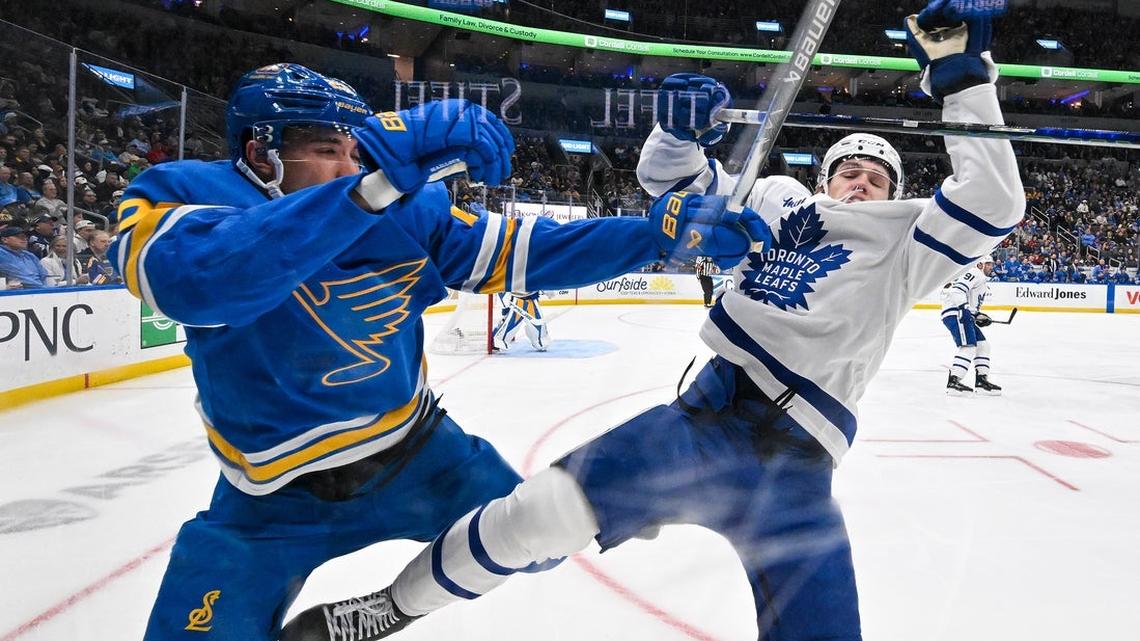 Blues stay hot, crush Maple Leafs 