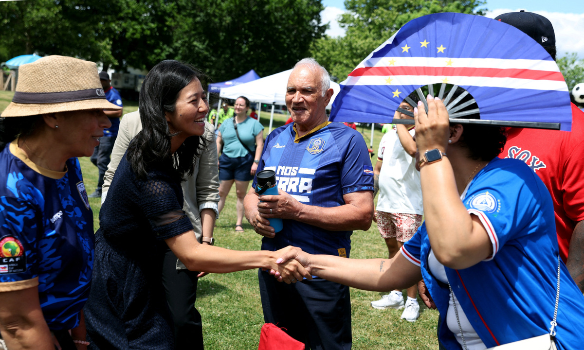 FILE PHOTO: Soccer Football - FIFA World Cup 2026 - Group H - Spain v Cape Verde - Fans gather in Boston - Boston, Massachusetts, U.S. - June 15, 2026 Mayor of Boston Michelle Wu shakes hands with a Cape Verde fan at Town Field Park in Dorchester REUTERS/Taylor Coester/File Photo