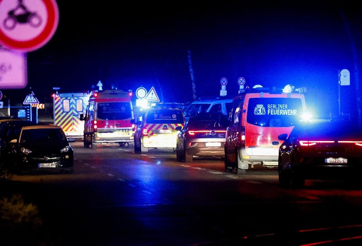 A convoy with an ambulance believed to be carrying an American health worker, who has been brought to Germany for treatment after contracting Ebola in the Democratic Republic of Congo, arrives at the Charite University Hospital in Berlin, Germany, May 20, 2026.    REUTERS/Axel Schmidt     TPX IMAGES OF THE DAY