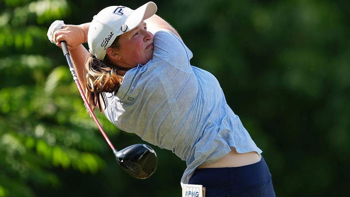 Lottie Woad seizes 3-shot lead at Queen City Championship