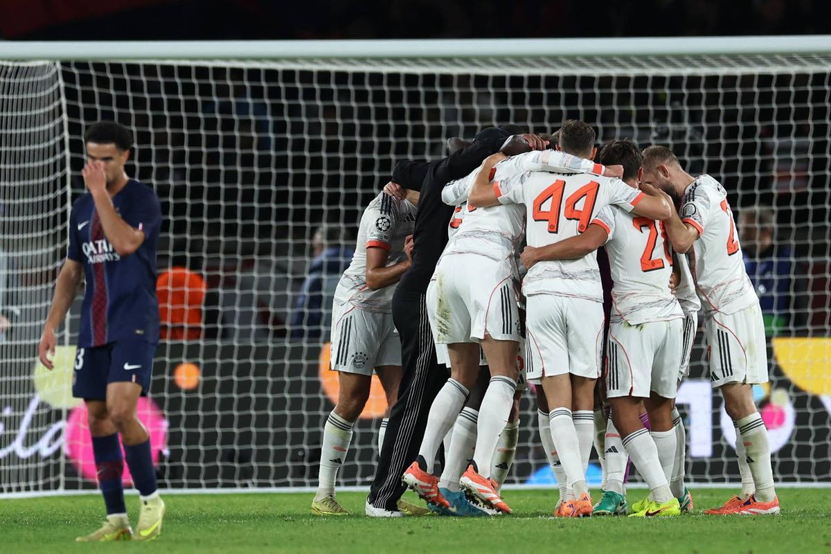 Bayern Munich's players gather to celebrate their victory at the end of the UEFA Champions League, league phase day 4, football match between Paris Saint-Germain (PSG) and FC Bayern Munich at the Parc des Princes in Paris, on November 4, 2025. (Photo by Thomas SAMSON / AFP via Getty Images) Photo by Thomas SAMSON / AFP via Getty Images