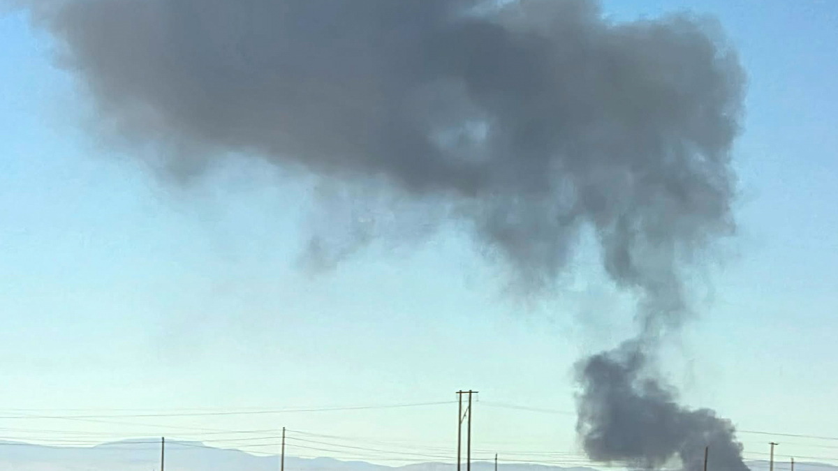 Military Crash California. Smoke plumes rise from a B-52 bomber that crashed shortly after takeoff at a U.S. Air Force base in Southern California, Monday, June 15, 2026. (Debbie Reyes Katz via AP Photo)