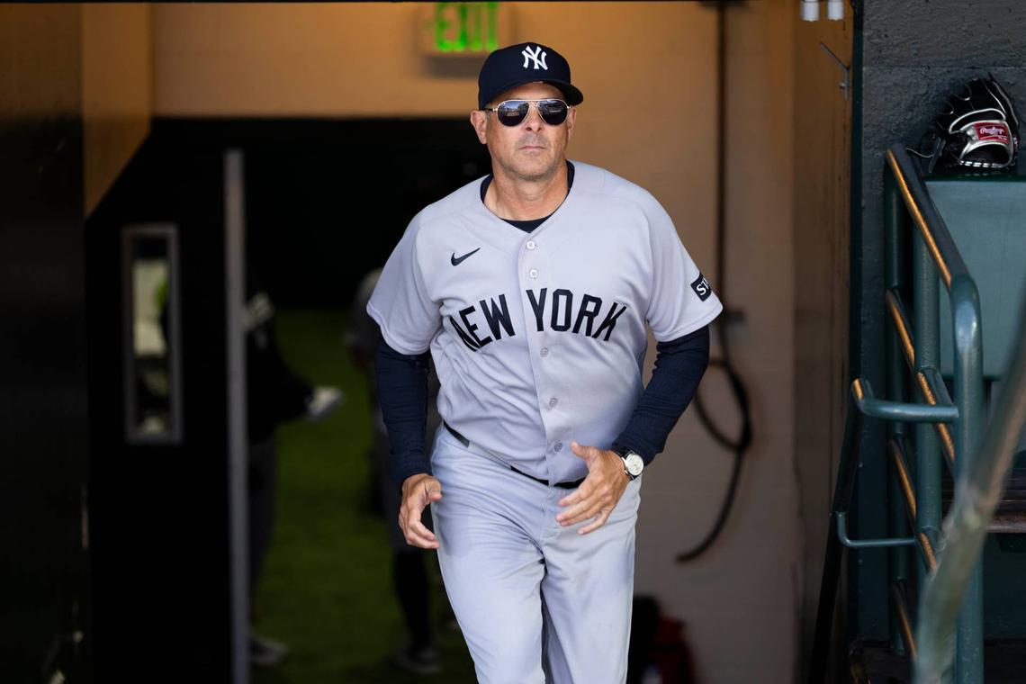  New York Yankees manager Aaron Boone (17)  © Cary Edmondson-Imagn Images 
