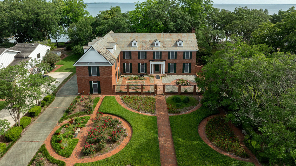 $2.8M Gulf Breeze estate that once hosted George H.W. Bush hits market