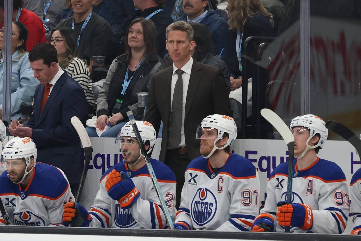  Edmonton Oilers head coach Kris knoblauch watches play against the Utah Mammoth during the first period at Delta Center. Rob Gray-Imagn Images