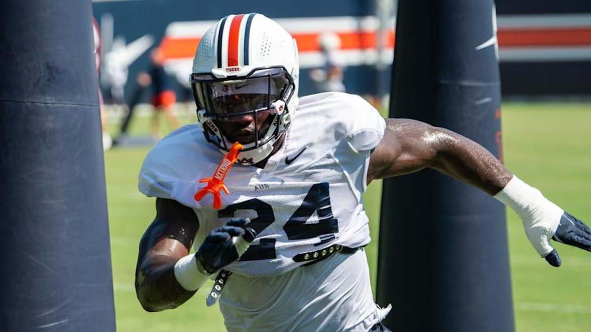  Auburn Tigers buck Keyron Crawford (24) runs drills during practice at Woltosz Football Performance Center in Auburn, Ala. on Tuesday, Aug. 19, 2025. | Jake Crandall/ Advertiser / USA TODAY NETWORK via Imagn Images 