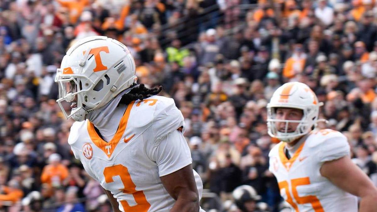  Tennessee defensive back Jermod McCoy (3) reacts after gaining control of a fumble during the second quarter at FirstBank Stadium in Nashville, Tenn., Saturday, Nov. 30, 2024. | Stephanie Amador / The Tennessean / USA TODAY NETWORK via Imagn Images 